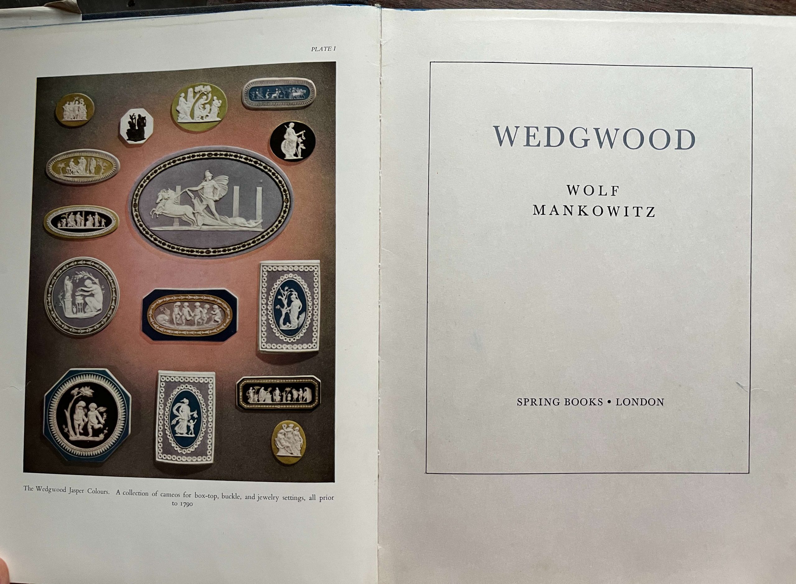 2 BOOKS , Wedgwood Wolf Mankowitz 1966 / Dictionary of Wedgwood Robin Reilly and George Savage 1980 - Image 3